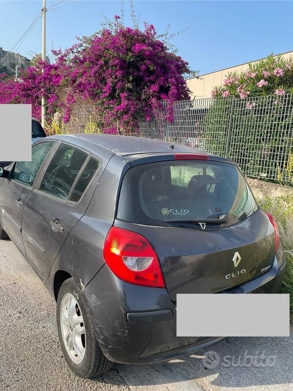 Usado Renault Clio II 75 CV (55 kW) 2006 Gris Utilitario