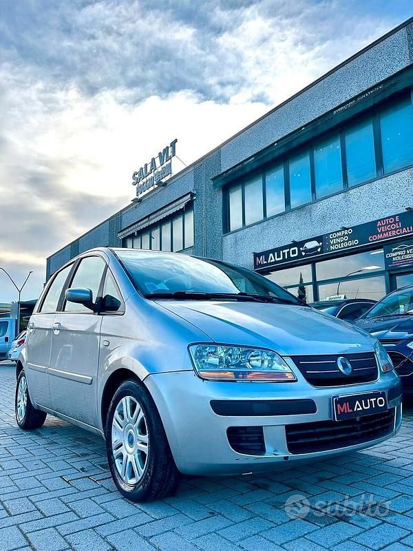 Usata Fiat Idea Emotion 70 CV (51 kW) 2004 Grigio Monovolume
