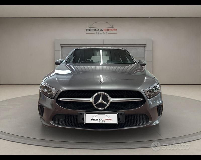 Usata Mercedes A180 Business 116 CV (85 kW) 2019 Grigio met Berlina