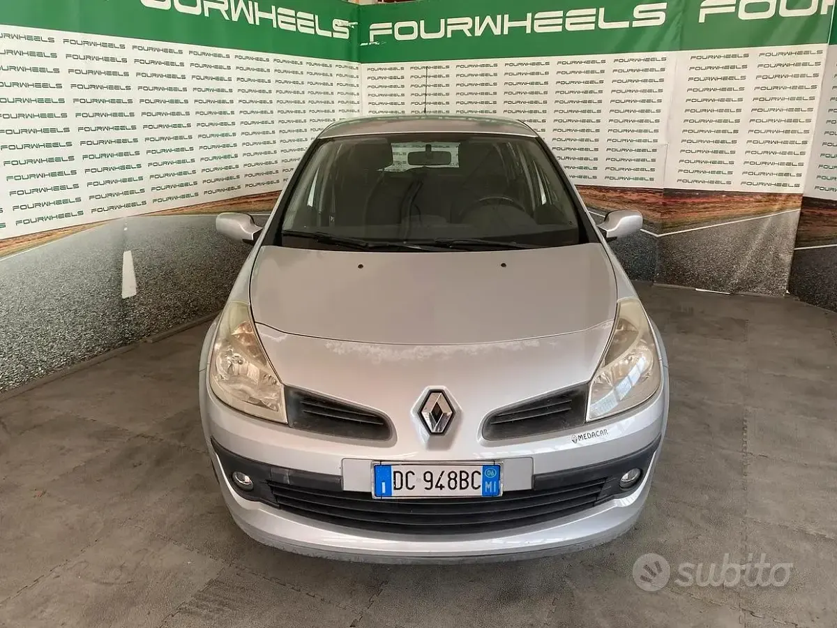 Usata Renault Clio II 98 CV (72 kW) 2006 Grigio Berlina