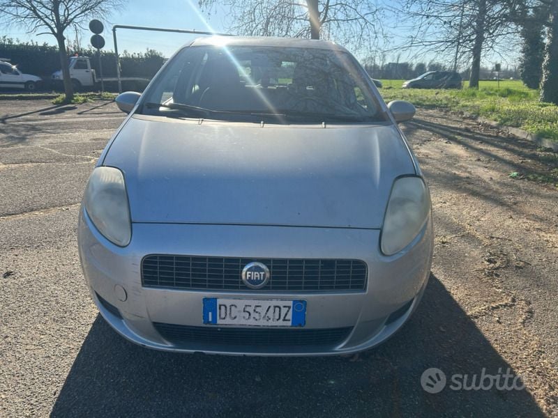 Grigio Usata 2008 Fiat Punto Due volumi | 2500 € (Ottimo prezzo) - Immagine 1/4