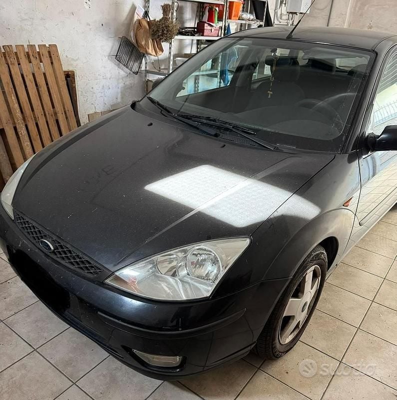 Usata Ford Focus 100 CV (73 kW) 2004 Nero Berlina