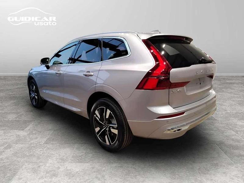 Nuova Volvo XC60 Plus 250 CV (183 kW) 2026 Aurora silver SUV