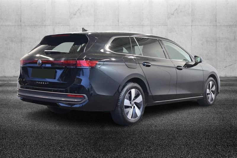 Usata VW Passat Business 150 CV (110 kW) 2024 Nero metallizzato Station wagon