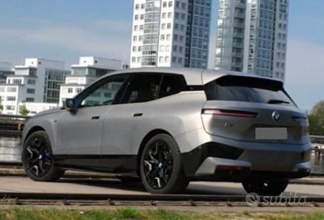 Usata BMW iX Comfort Edition 455 kW (619 CV) 2023 Grigio SUV