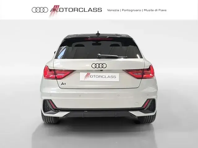 Nuova Audi A1 Sportback Comfort 116 CV (85 kW) 2026 Argento cavo metallizzato nero Utilitaria