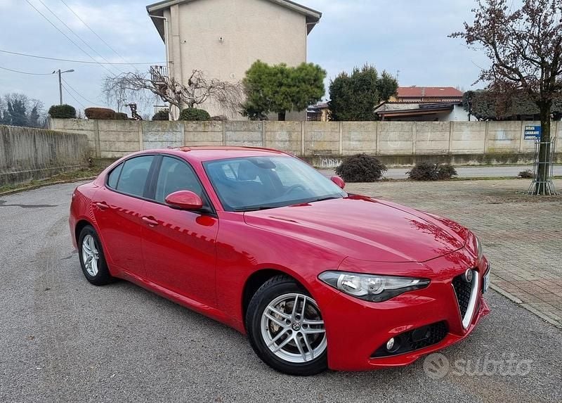 Usata Alfa Romeo Giulia Business Launch Edition 150 CV (110 kW) 2017 Rosso Berlina