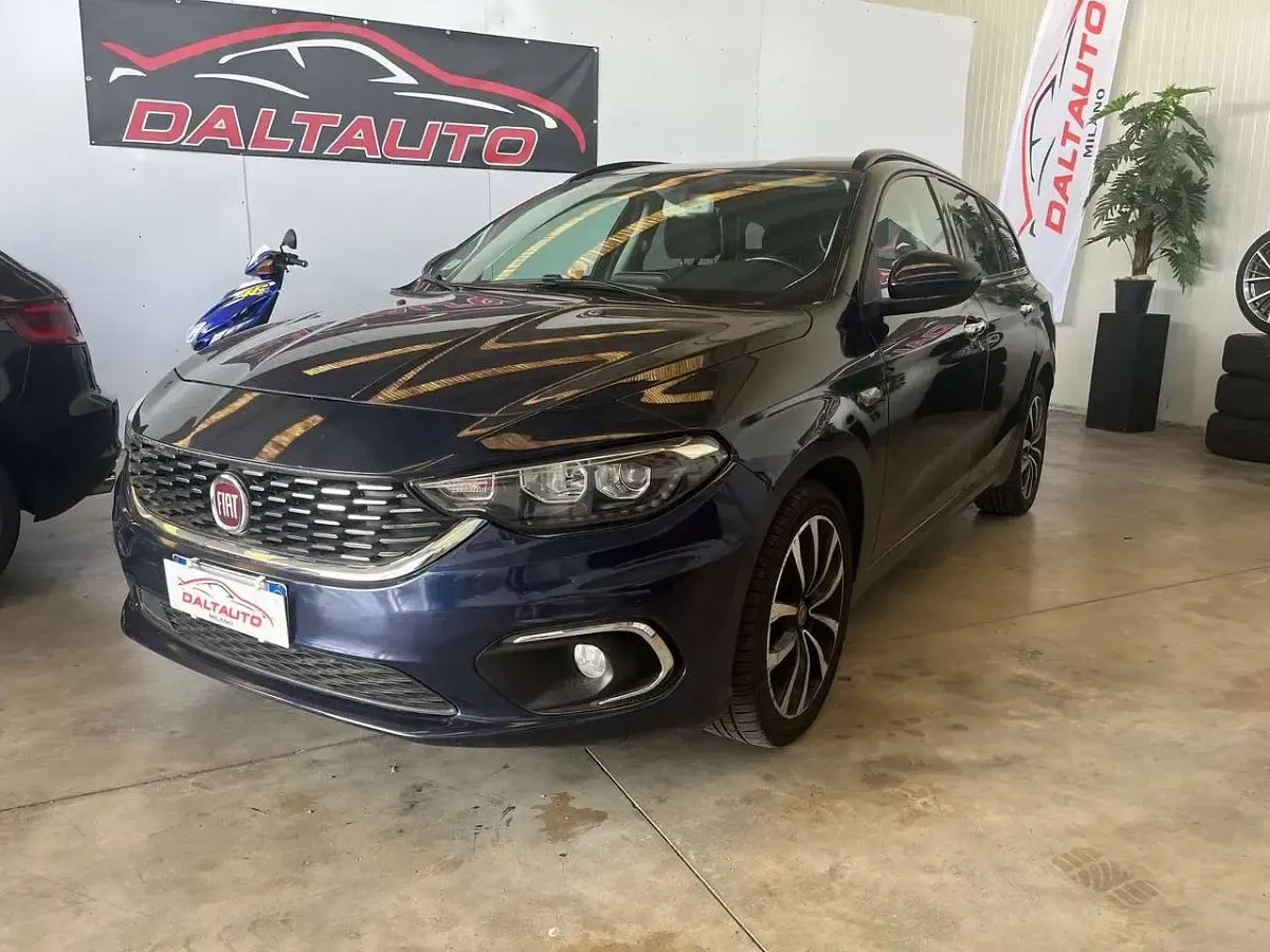 Usata Fiat Tipo Business 120 CV (88 kW) 2017 Blu scuro metallizzato Station wagon