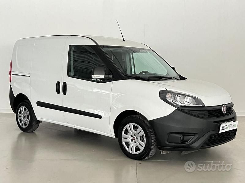 Begagnad Fiat Doblò S 105 HK (77 kW) 2022 Vit Minibuss