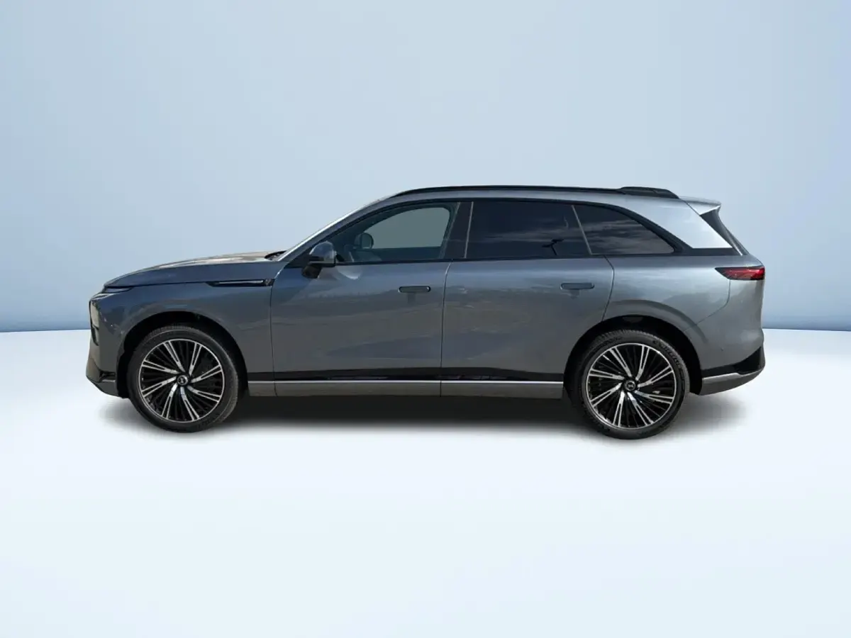 Usata XPENG G9 RWD Standard Range 258 kW (351 CV) 2026 Grigio metallizzato SUV