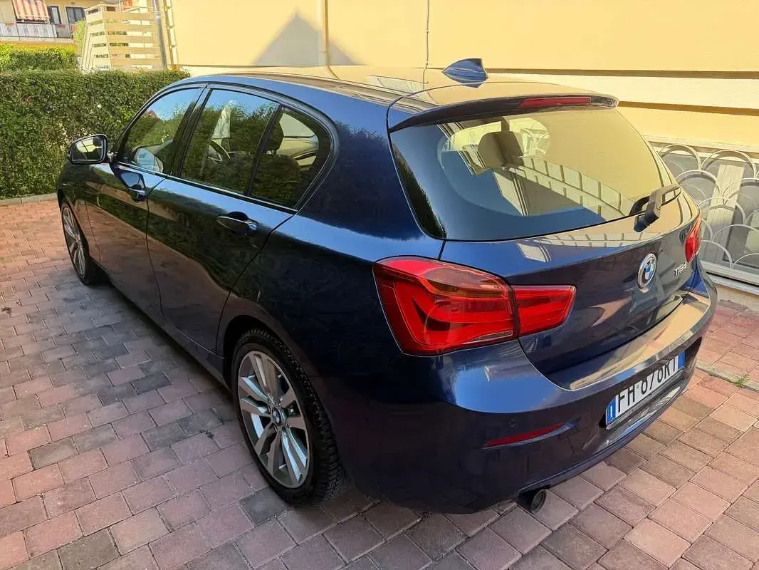 Usata BMW 118 Sport Line 150 CV (110 kW) 2017 Blu/azzurro Utilitaria