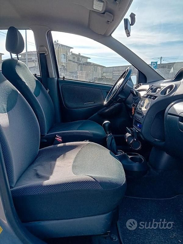 Usata Toyota Yaris 65 CV (47 kW) 2003 Berlina