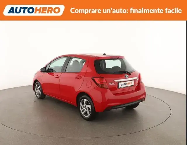 Usata Toyota Yaris Active 100 CV (73 kW) 2016 Rosso Utilitaria