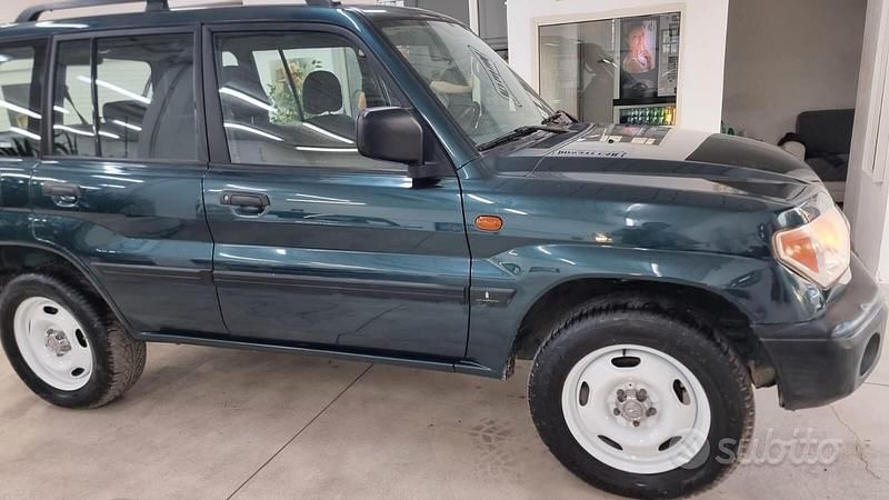 Usata Mitsubishi Pajero 129 CV (94 kW) 2001 Verde SUV