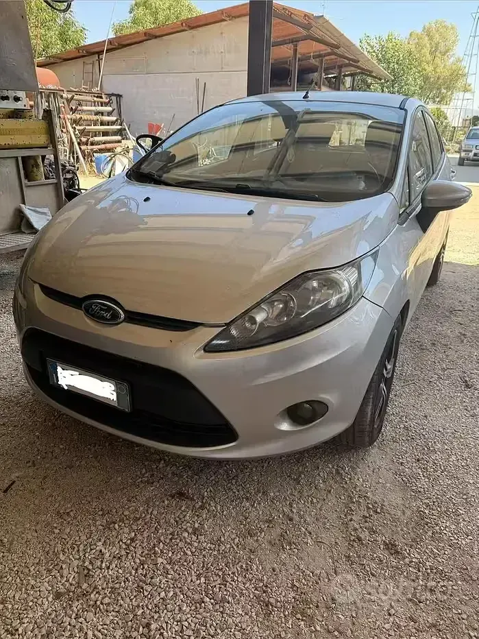 Usata Ford Fiesta 97 CV (71 kW) 2010 Grigio Berlina