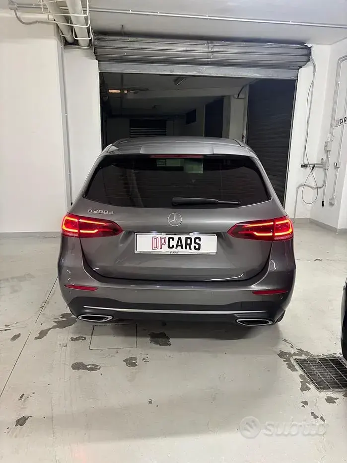 Usata Mercedes B200 150 CV (110 kW) 2022 Grigio Utilitaria