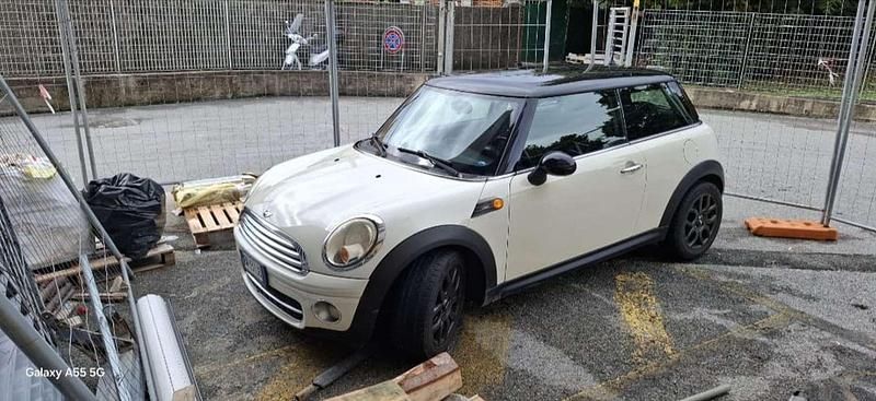 Usata Mini Cooper D 109 CV (80 kW) 2009 Beige Utilitaria