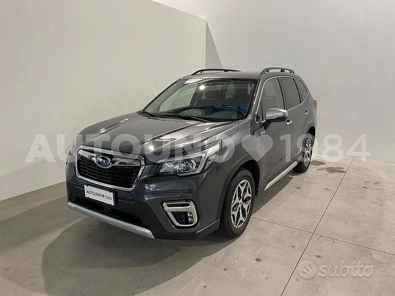 Grigio Usata 2020 Subaru Forester Style SUV | 24.900 € (Ottimo prezzo) - Immagine 1/4