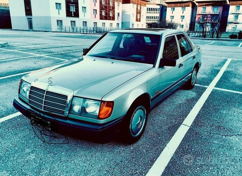 Usata Mercedes E250 1988 Grigio Berlina