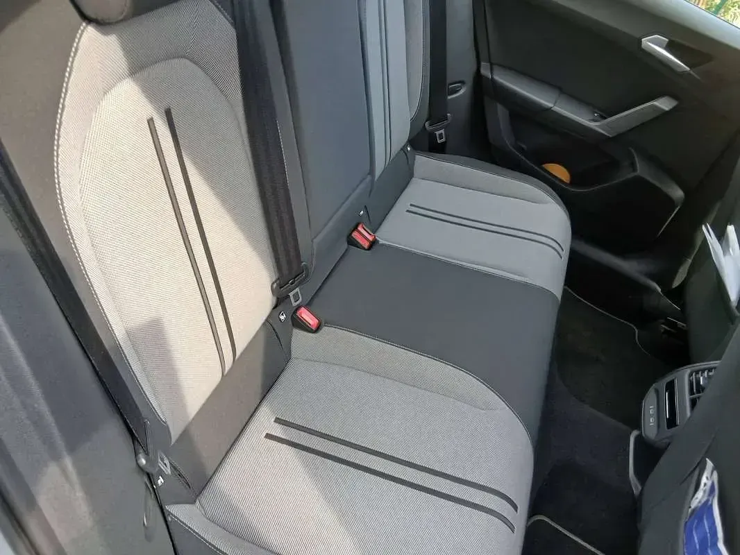 Usata Seat Leon Business 150 CV (110 kW) 2022 Argento Station wagon