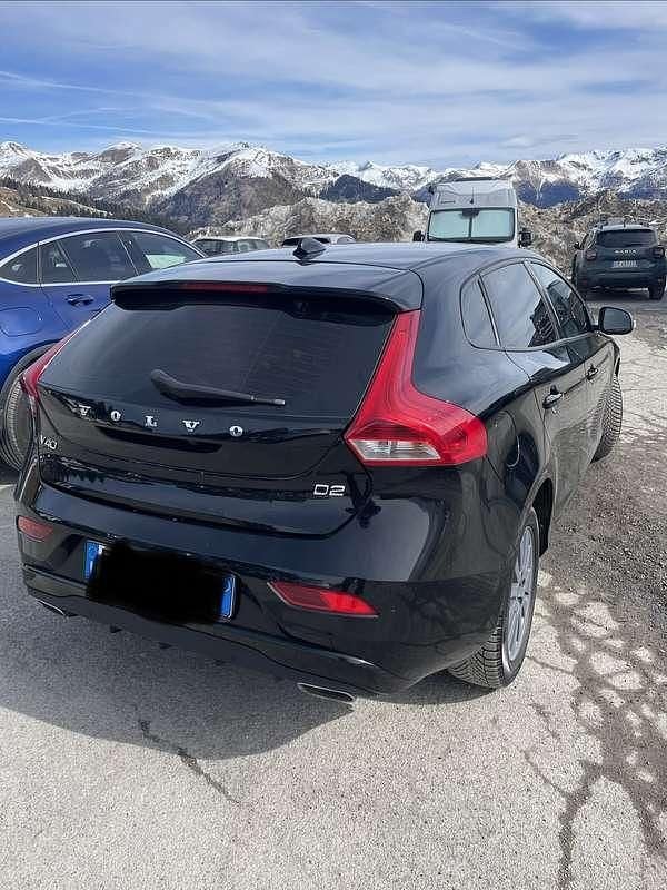 Usata Volvo V40 120 CV (88 kW) 2018 Nero Station wagon