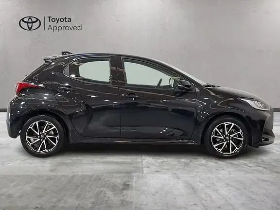Usata Toyota Yaris Trend 91 CV (66 kW) 2022 Black met Utilitaria