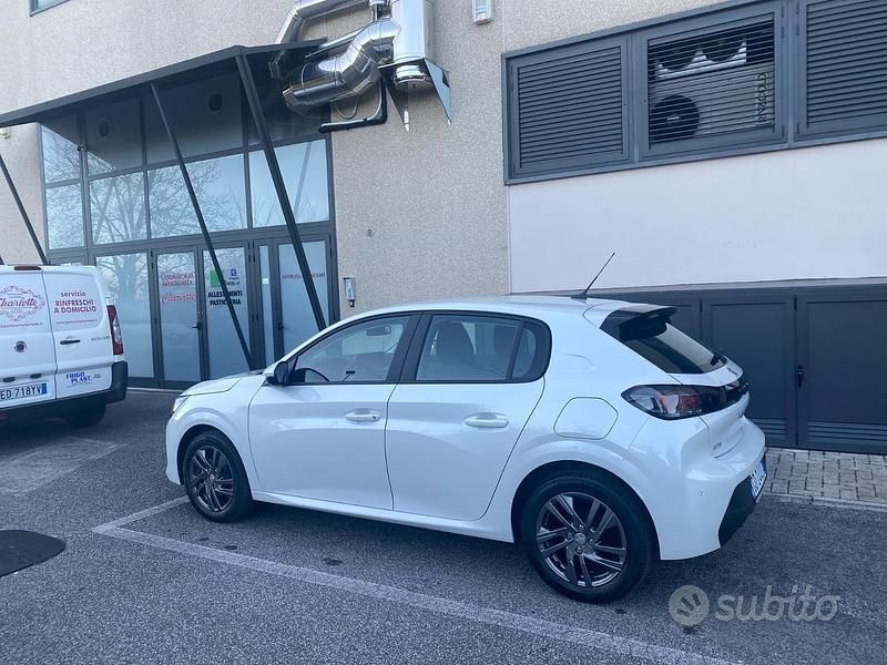 Usata 2021 Peugeot 208 Active Due volumi | 11.000 € (Ottimo prezzo) - Immagine 1/4