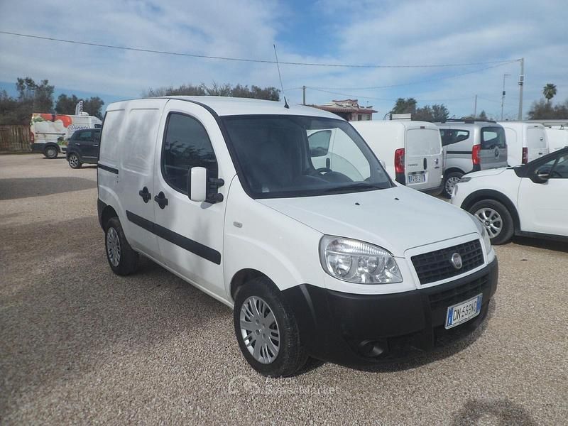 Usata Fiat Doblò 105 CV (77 kW) 2009 Bianco Monovolume