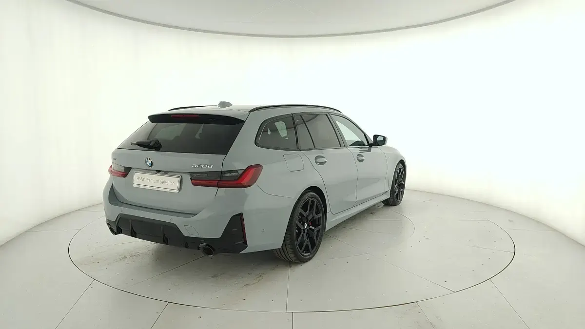 Usata BMW 320e M Sport 190 CV (139 kW) 2025 Grigio Station wagon