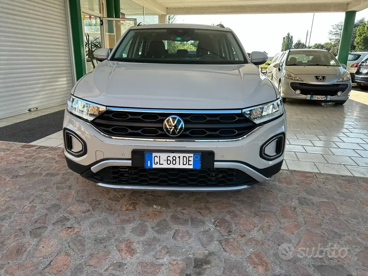 Usata VW T-Roc Life 110 CV (80 kW) 2023 Beige SUV