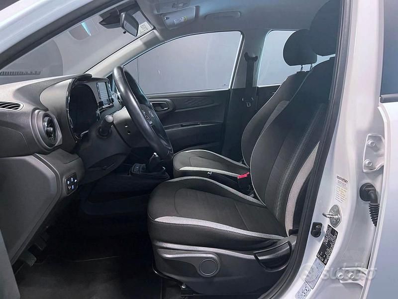 Usata Hyundai i10 67 CV (49 kW) 2023 Bianco Utilitaria