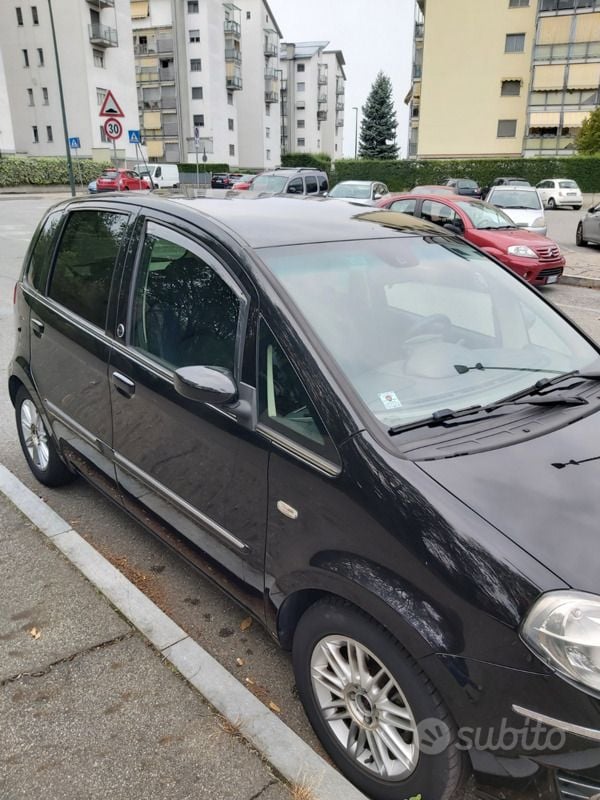 Usata Lancia Musa 77 CV (56 kW) 2009 Nero Monovolume