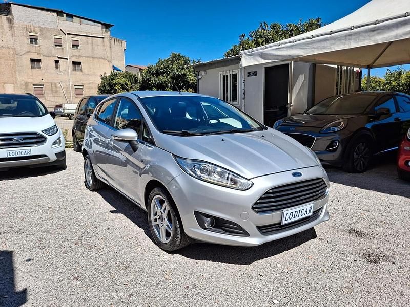 Usata Ford Fiesta Titanium 75 CV (55 kW) 2013 Grigio Utilitaria