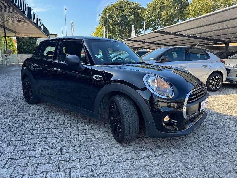 Usata Mini ONE 102 CV (75 kW) 2019 Nero Utilitaria