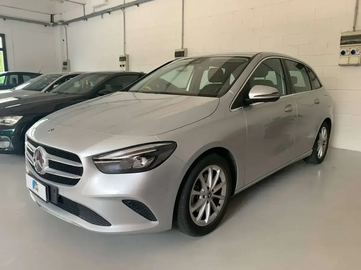Usata Mercedes B200 163 CV (119 kW) 2019 Argento Utilitaria