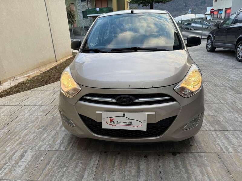 Usata Hyundai i10 69 CV (50 kW) 2012 Oro Utilitaria