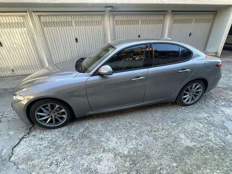 Grigio Usata 2018 Alfa Romeo Giulia Super Tre volumi | 21.000 € (Buon prezzo) - Immagine 1/4