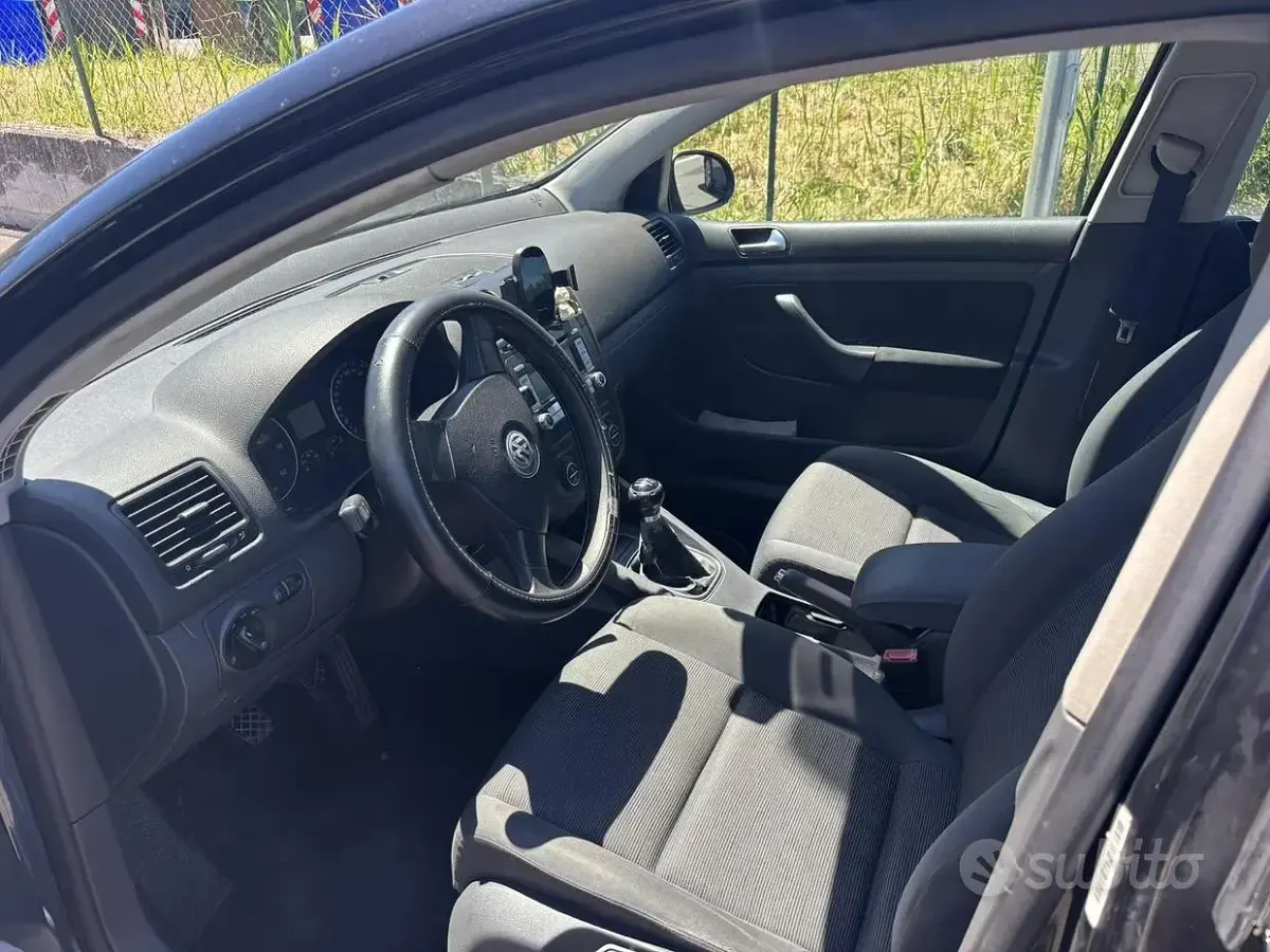 Usata VW Golf VI 105 CV (77 kW) 2008 Nero Utilitaria