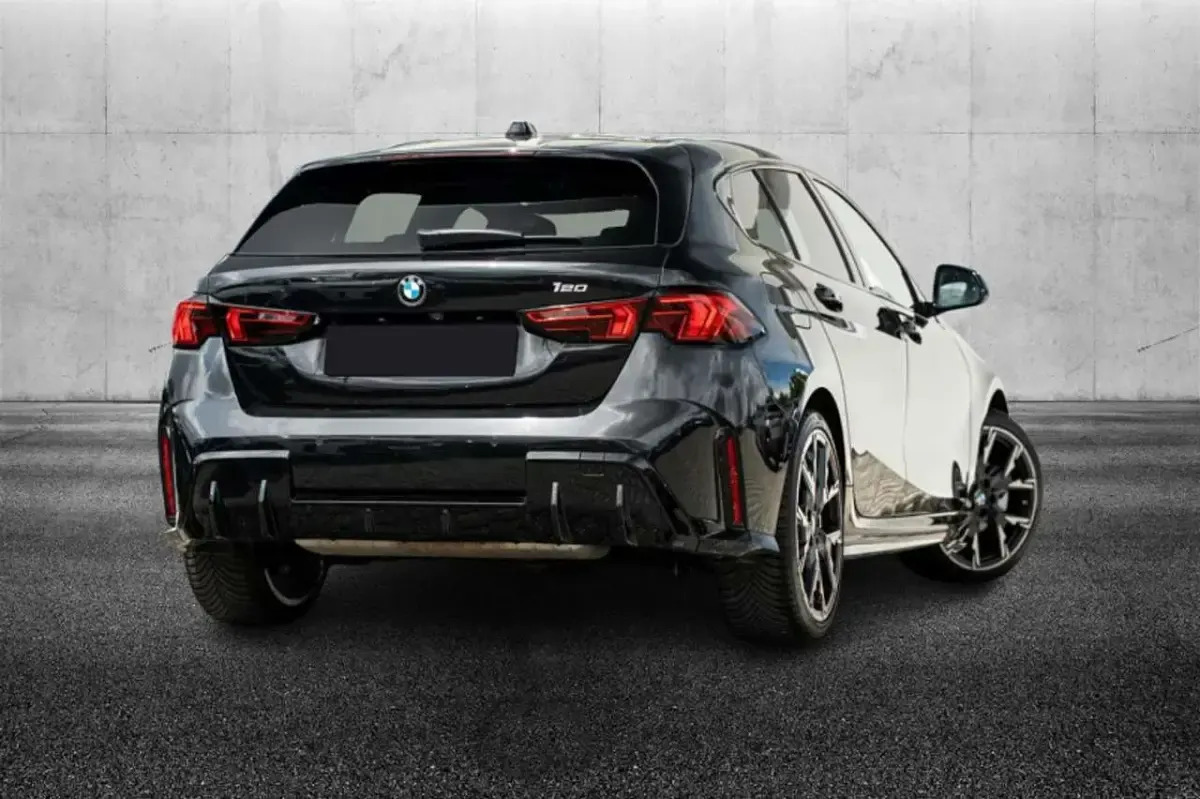 Usata BMW 120 M Sport 156 CV (114 kW) 2025 Nero Utilitaria