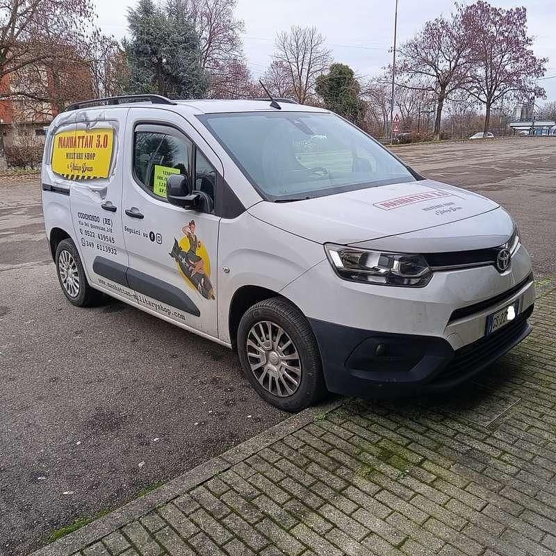 Usata Toyota Proace City City 110 CV (80 kW) 2024 Bianco Monovolume