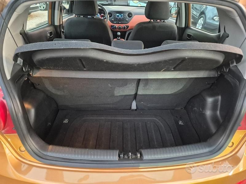 Usata Hyundai i10 Style 66 CV (48 kW) 2015 Arancione Utilitaria