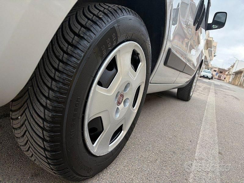 Usata Fiat Qubo Easy 95 CV (69 kW) 2019 Grigio Monovolume