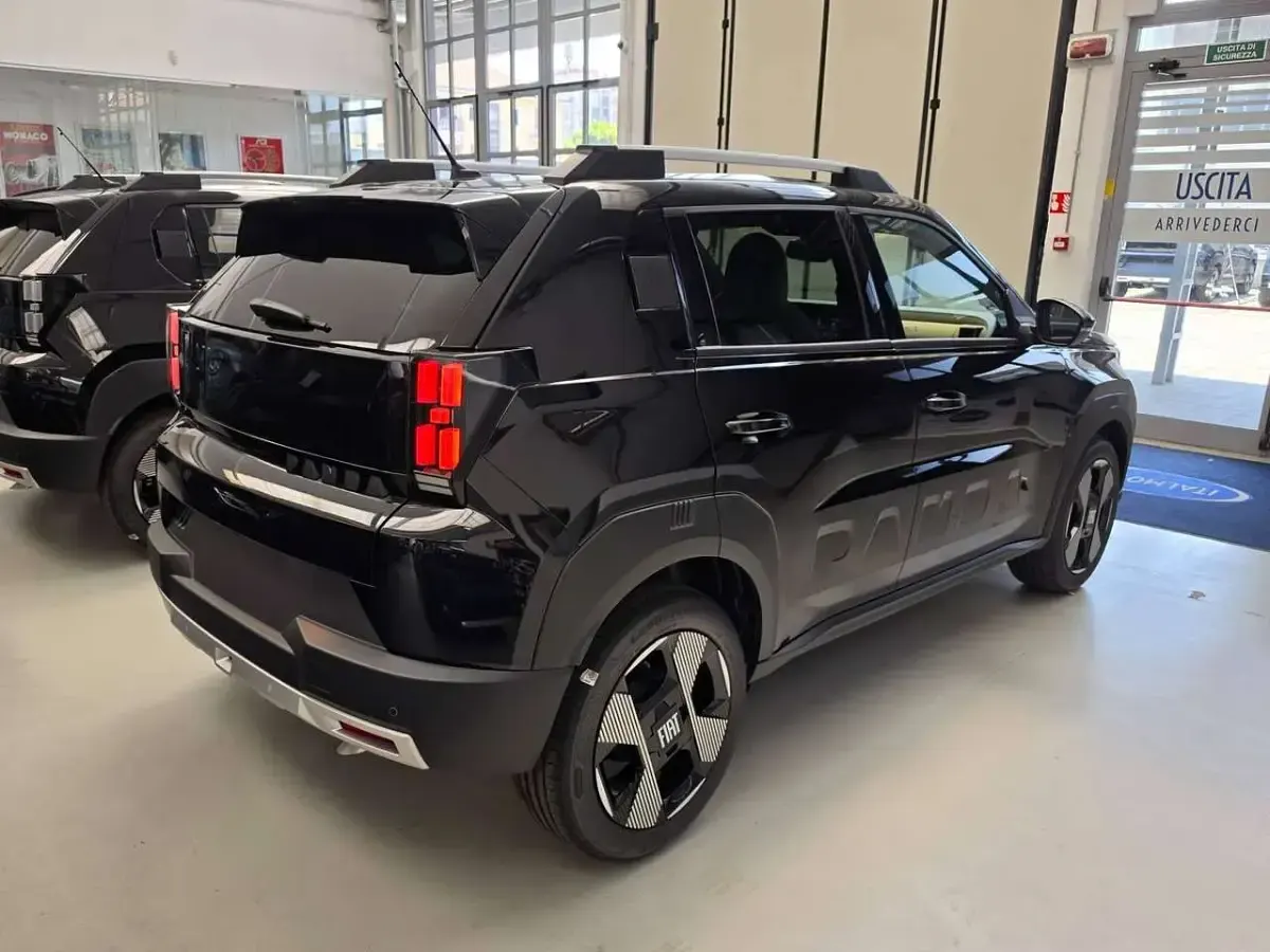 Nuova Fiat Grande Panda La Prima 101 CV (74 kW) 2026 Nero cinema Utilitaria