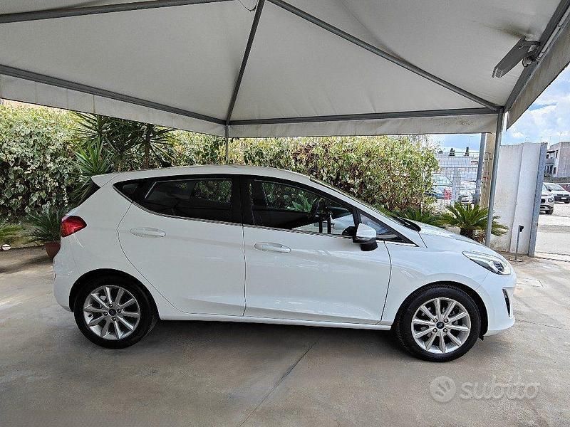 Usata Ford Fiesta Titanium 86 CV (63 kW) 2018 Bianco Utilitaria