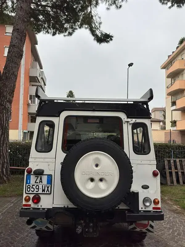 Usata Land Rover Defender 122 CV (89 kW) 2007 Station wagon