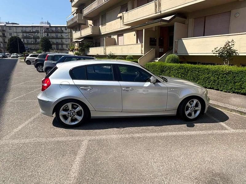 Usata BMW 118 143 CV (105 kW) 2010 Argento Utilitaria