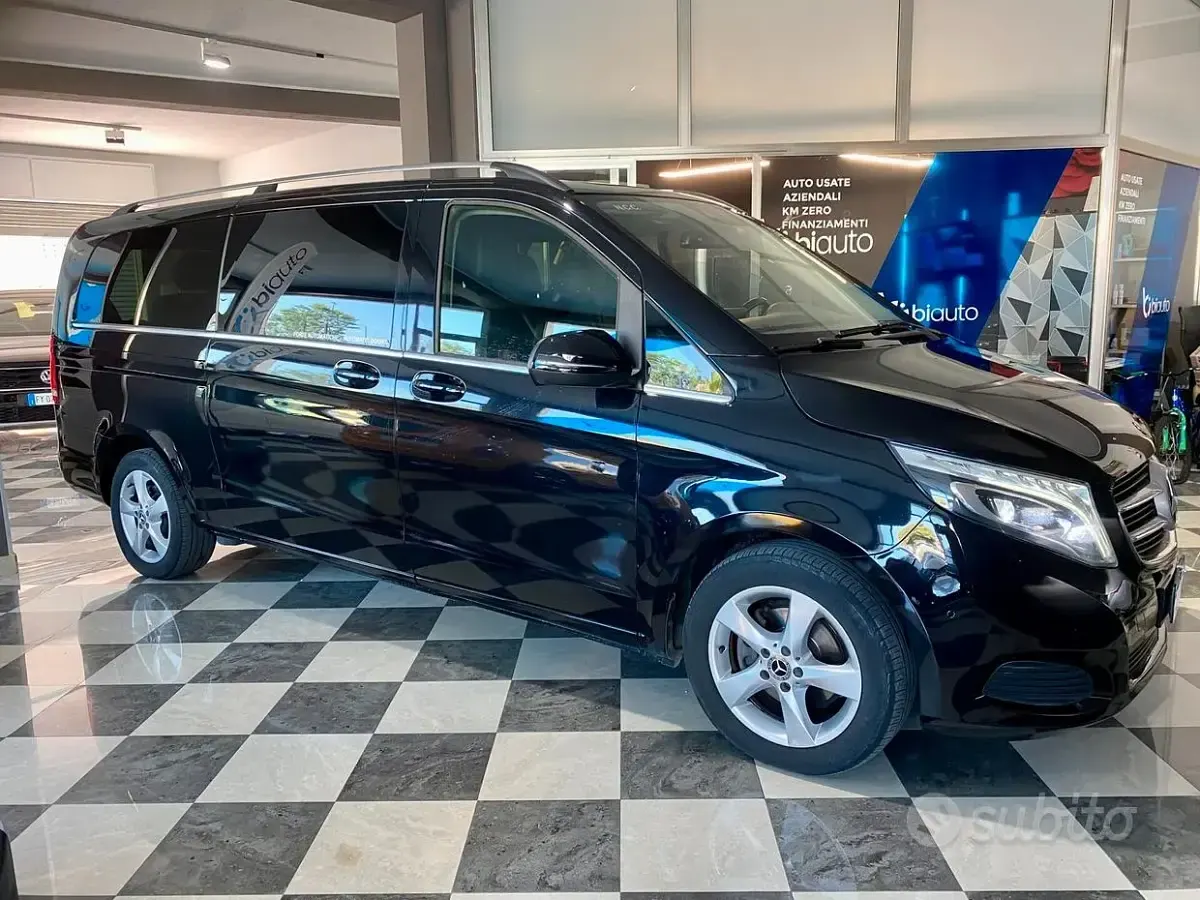Usata Mercedes V220 Premium 163 CV (119 kW) 2020 Nero Monovolume