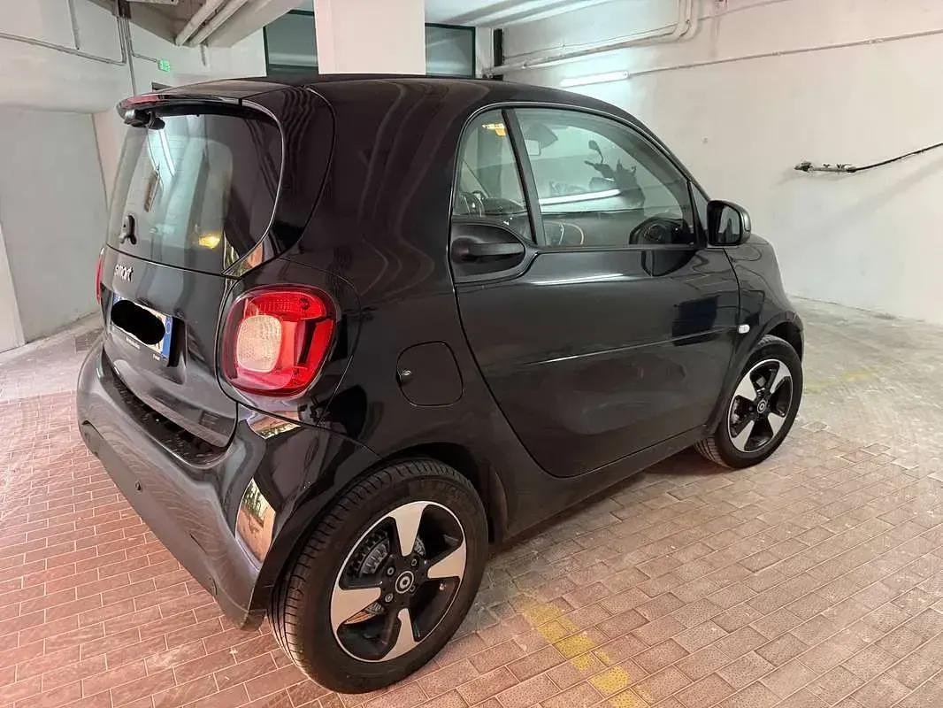 Usata Smart ForTwo Coupé Passion 41 kW (56 CV) 2022 Nero Utilitaria