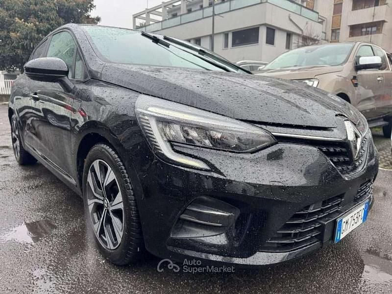 Begagnad Renault Clio V Evolution 101 HK (74 kW) 2022 Svart Sedan