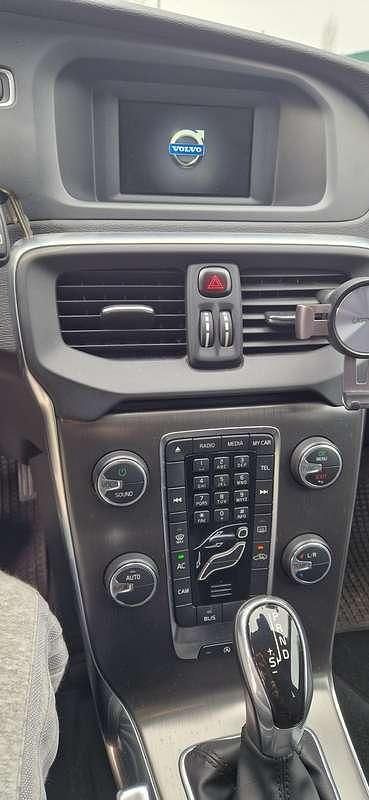 Usata Volvo V40 Momentum 150 CV (110 kW) 2014 Nero Berlina